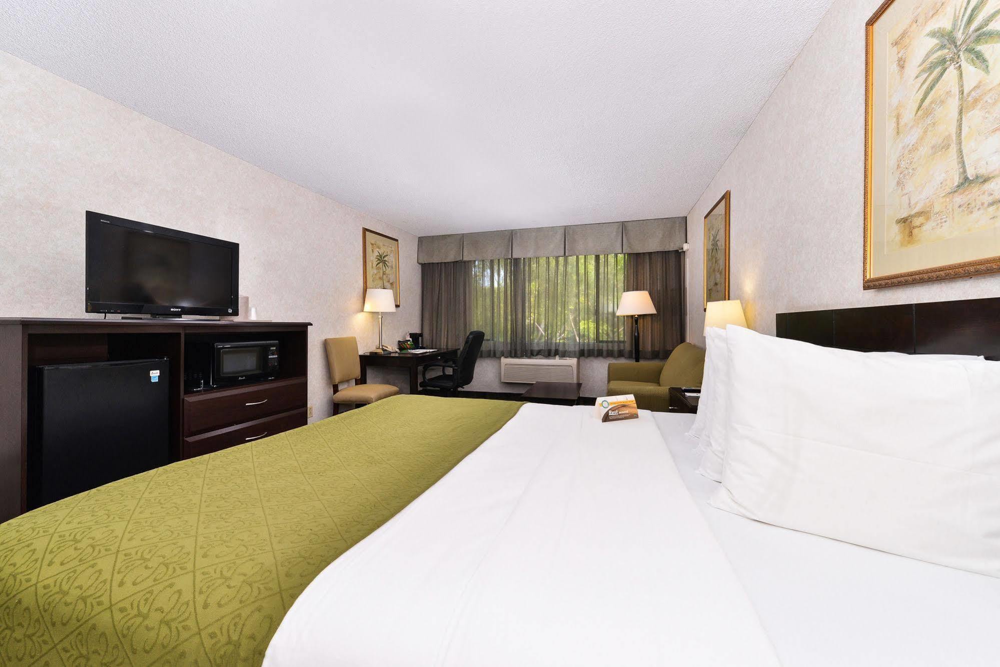 Quality Inn & Suites Montebello - Los Angeles Exterior photo